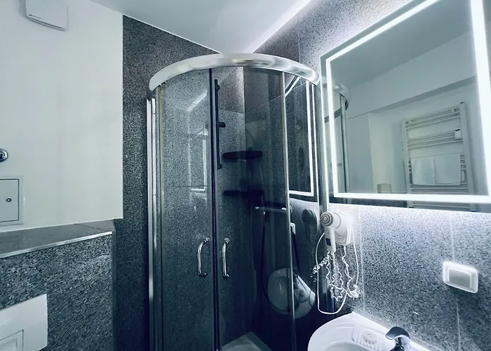 Lipp アパートホテル